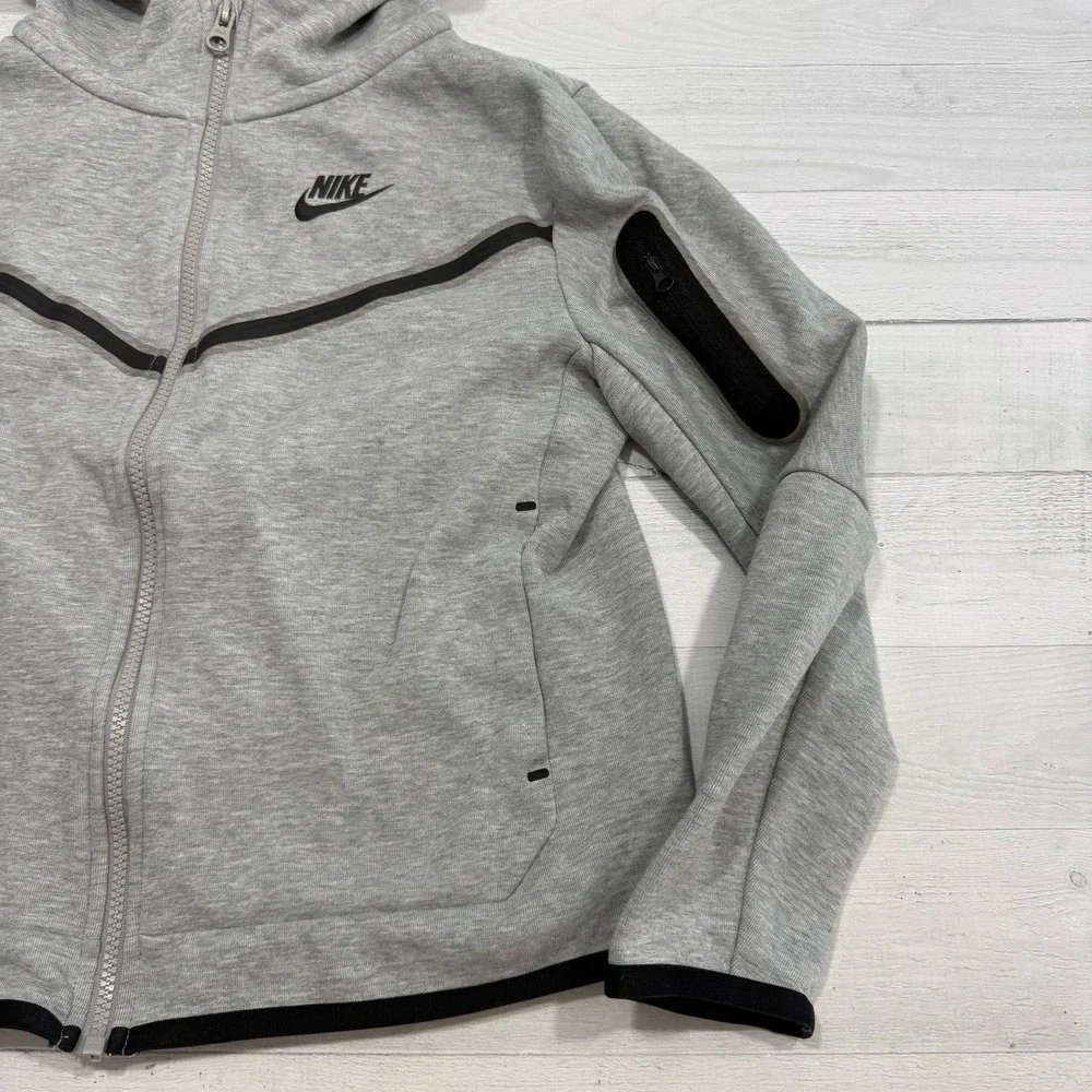 Nike‎ Tech Fleece Full-Zip Hoodie heather grey youth medium
